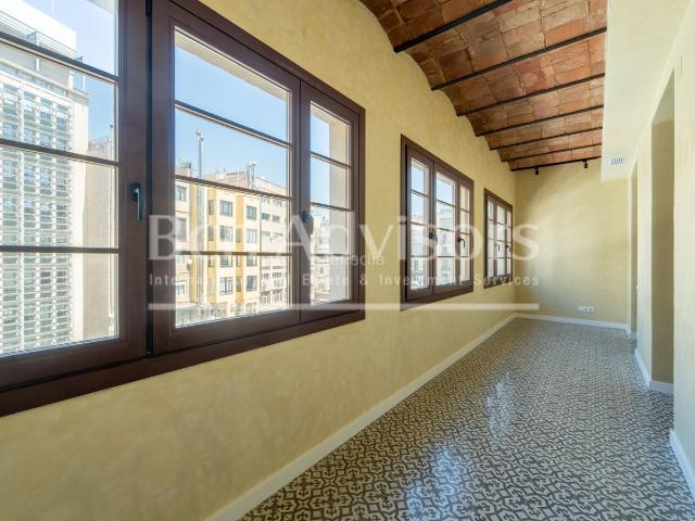 Piso en venta en Barcelona, Dreta de l´Eixample. Maravilloso y céntrico piso reformado a estrenar con elementos originales. Pisos.