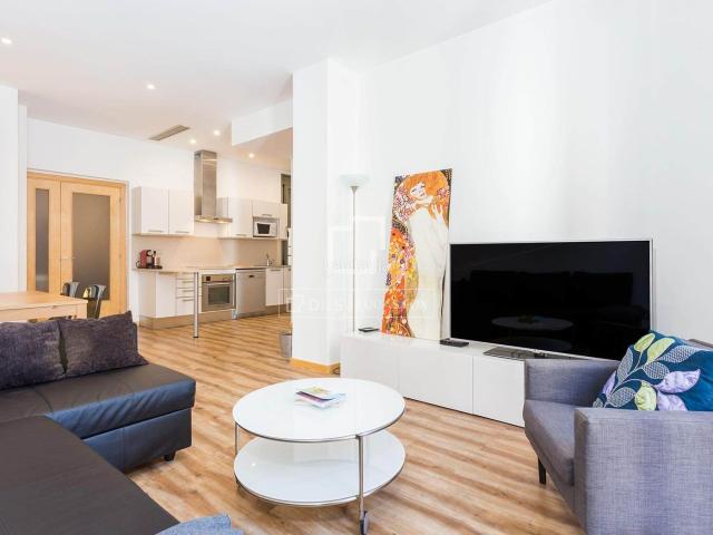 Piso en venta en Barcelona, Dreta de l´Eixample. Atractivo apartamento de 2 dormitorios, en venta cerca de Arc de Triomf. Pisos.
