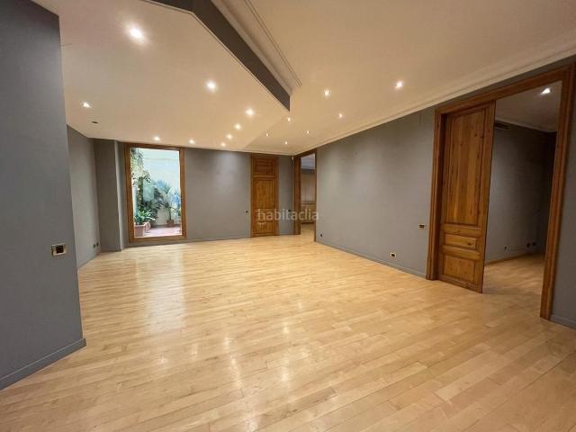 Piso en venta en Barcelona, Dreta de l´Eixample. Calle Pau Claris Calle Valencia. Pisos.
