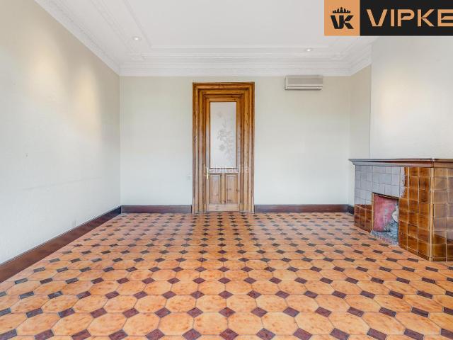 Piso en venta en Barcelona, Dreta de l´Eixample. Elegancia clásica y amplitud en pleno corazón de Barcelona. Pisos.