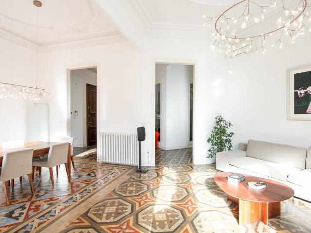 Piso en venta en Barcelona, Dreta de l´Eixample. Elegante piso totalmente reformado en venta en el corazón del Eixample. Pisos.