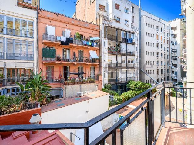 Piso en venta en Barcelona, Dreta de l´Eixample. ESPECTACULAR PISO PARA REFORMAR CON BALCÓN EN LA DRETA DE L EIXAMPLE. Pisos.