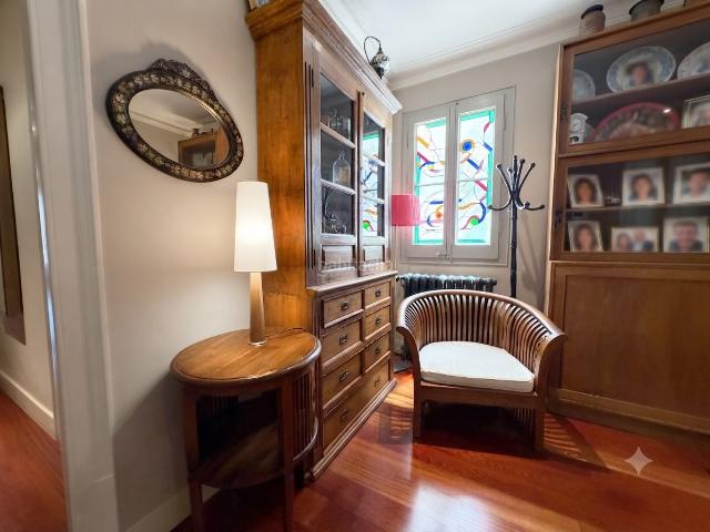 Piso en venta en Barcelona, Dreta de l´Eixample. Hay viviendas que cuentan la historia de Barcelona. Esta es una de ellas. Pisos.