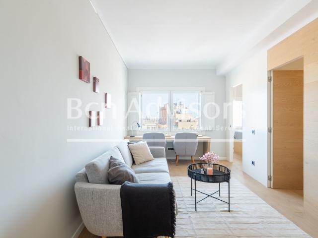Piso en venta en Barcelona, Dreta de l´Eixample. Luminoso y tranquilo piso alto reformado en finca regia. Pisos.