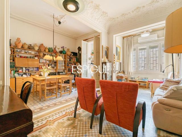 Piso en venta en Barcelona, Dreta de l´Eixample. Piso a reformar en venta en el Quadrat dOr, Eixample Dret. Pisos.