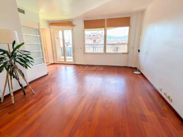 Piso en venta en Barcelona, Dreta de l´Eixample. Piso alto en finca esquinera de obra vista. Excelente propiedad en zona centrica entre Dreta Eixample y Gràcia. Parking y trastero. Pisos.