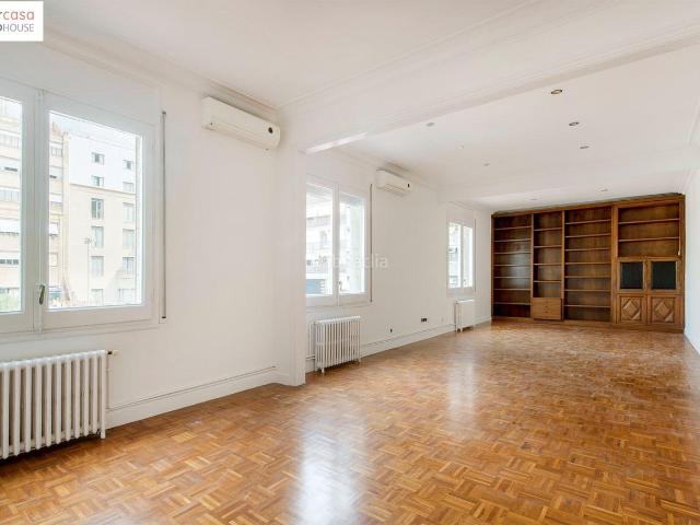 Piso en venta en Barcelona, Dreta de l´Eixample. Amplio piso de 128m en LAntiga Esquerra de lEixample. Pisos.