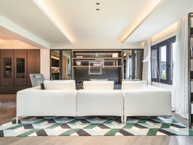Piso en venta en Barcelona, Dreta de l´Eixample. Piso en excelentes condiciones de 3 dormitorios con 8m terraza en venta en Paseo de Gracia, junto a la Pedrera. Pisos.