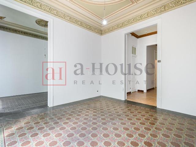 Piso en venta en Barcelona, Dreta de l´Eixample. PISO EN FINCA MODERNISTA CON DOBLE ORIENTACIÓN, DOS BALCONES Y AMPLIAS GALERIAS EN PLENO QUADRAT DOR EN LA DRETA DE LEIXAMPLE. Pisos.