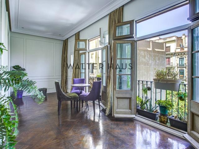 Piso en venta en Barcelona, Dreta de l´Eixample. Piso en venta con terraza en finca regia en Eixample Dreta, Barcelona. Pisos.