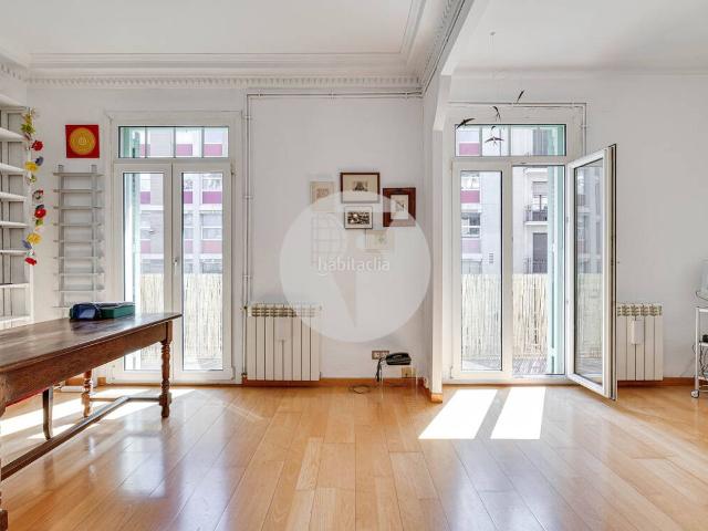 Piso en venta en Barcelona, Dreta de l´Eixample. Piso luminoso en la calle Provença, junto al Passeig de Sant Joan. Pisos.
