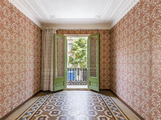 Piso en venta en Barcelona, Dreta de l´Eixample. Precioso piso en finca regia con elementos originales a reformar en el Quadrat dOr. Pisos.