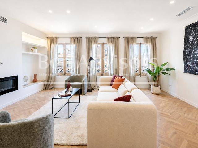 Piso en venta en Barcelona, Dreta de l´Eixample. Soberbio piso reformado a estrenar con elementos originales en el Eixample. Pisos.
