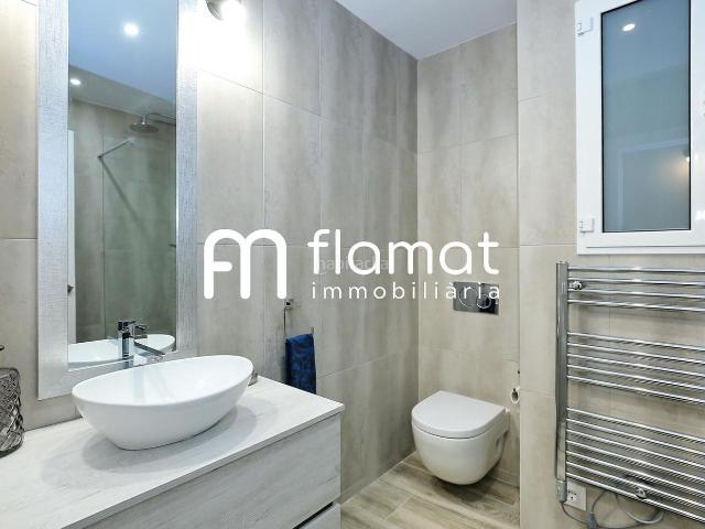 Piso en venta en Barcelona, El Camp d´en Grassot i Gràcia Nova. Encanto y Confort en el Corazón de Barcelona Tu Nuevo Hogar en Carrer de la Indústria. Pisos.