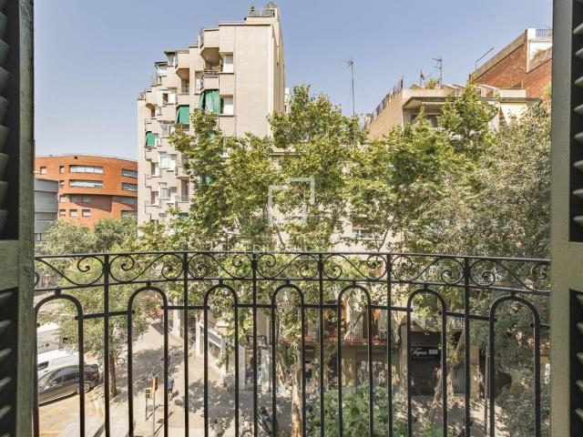 Piso en venta en Barcelona, El Camp d´en Grassot i Gràcia Nova. Piso en una finca clásica con potencial de reforma a pocos pasos del paseo de Sant Joan. Pisos.