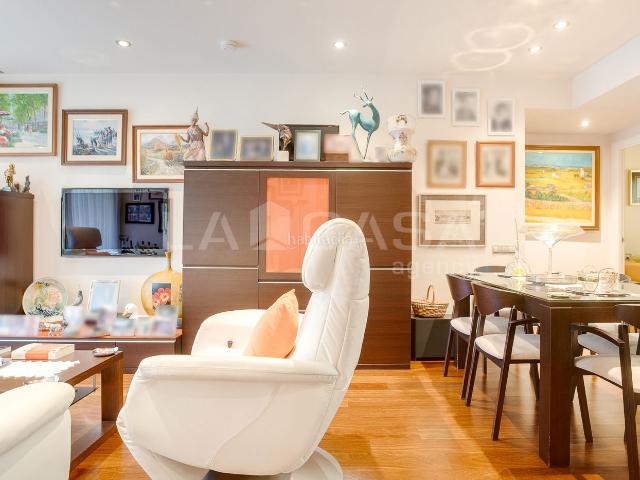 Piso en venta en Barcelona, El Camp d´en Grassot i Gràcia Nova. PISO EN VENTA EN CALLE DEL ROSSELLÓ. Pisos.