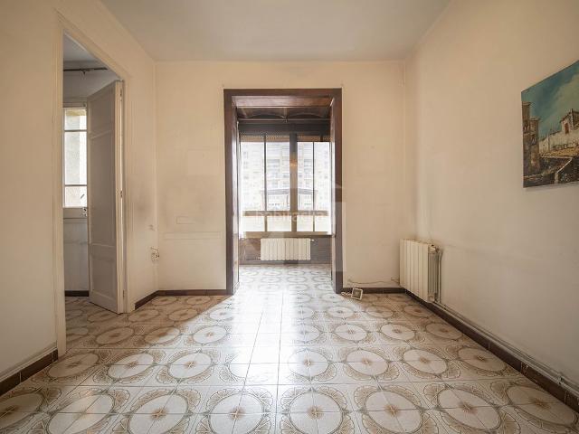 Piso en venta en Barcelona, El Camp d´en Grassot i Gràcia Nova. Piso en venta en finca clásica en Gràcia El Camp den Grassot, junto a los jardines de la Sedeta. Barcelona. Pisos.