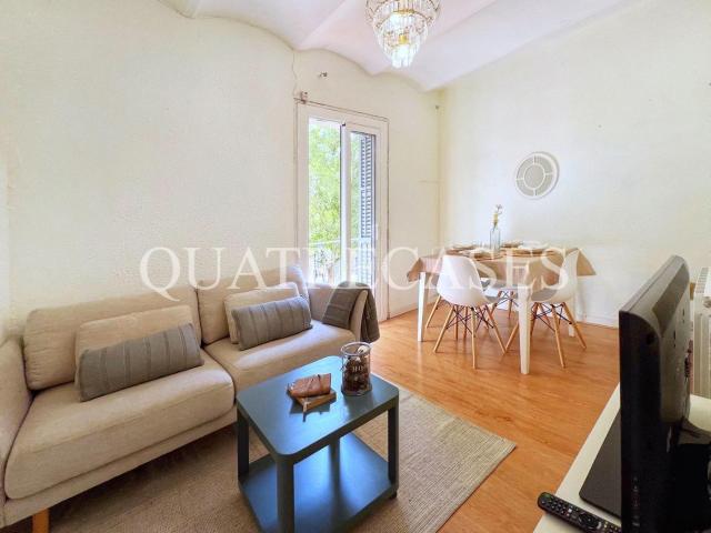 Piso en venta en Barcelona, El Camp d´en Grassot i Gràcia Nova. Piso pasante a dos fachadas con sol en ambos lados. Pisos.
