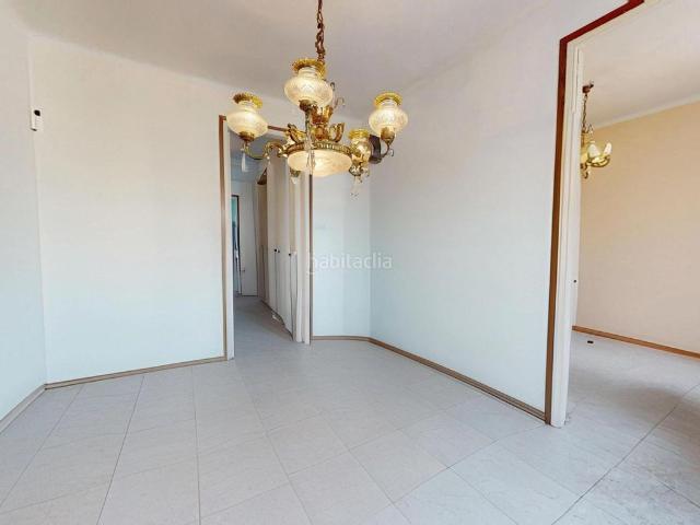 Piso en venta en Barcelona, El Camp d´en Grassot i Gràcia Nova. SE VENDE LA NUDA PROPIEDAD DE LA VIVIENDA CON USUFRUCTO VITALICIO A FAVOR DE LA ACTUAL PROPIETARIA. Pisos.