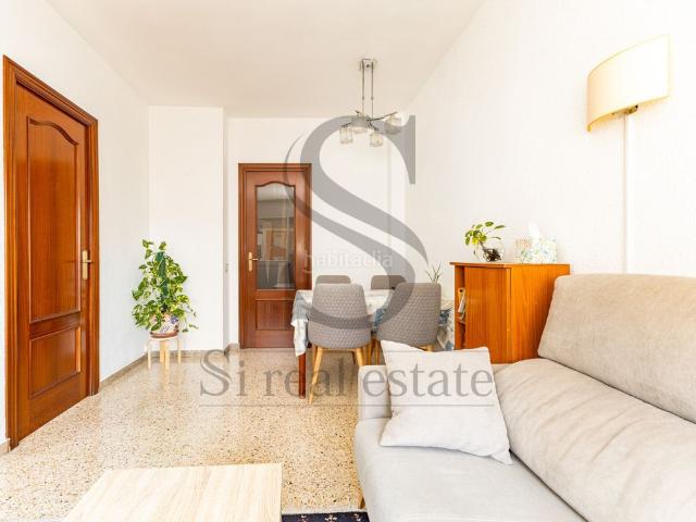 Piso en venta en Barcelona, El Camp de l´Arpa del Clot. ÚNICO EN ZONA Piso alto exterior reformado ascensor. Pisos.