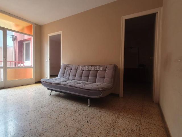 Piso en venta en Barcelona, El Camp de l´Arpa del Clot. PISO CERCA HOSPITAL SANT PAU 3 DORMITORIOS, BAÑO, SALÓN COMEDOR Y BALCÓN. Pisos.