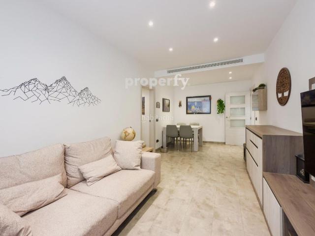 Piso en venta en Barcelona, El Camp de l´Arpa del Clot. Piso totalmente reformado en Camp de lArpa. Pisos.