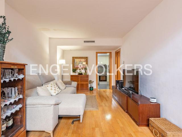 Piso en venta en Barcelona, El Coll. Triplex en el barrio de gracia muy familiar y con parquing. Pisos.