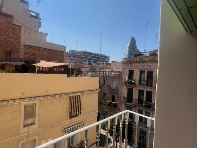 Piso en venta en Barcelona, El Clot. En el centro del Clot con mucha luz. Pisos.