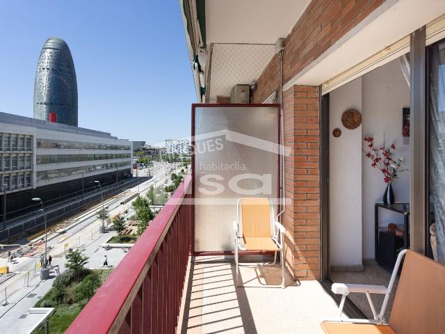 Piso en venta en Barcelona, El Clot. Luminoso piso en venta en la Gran Via. Pisos.
