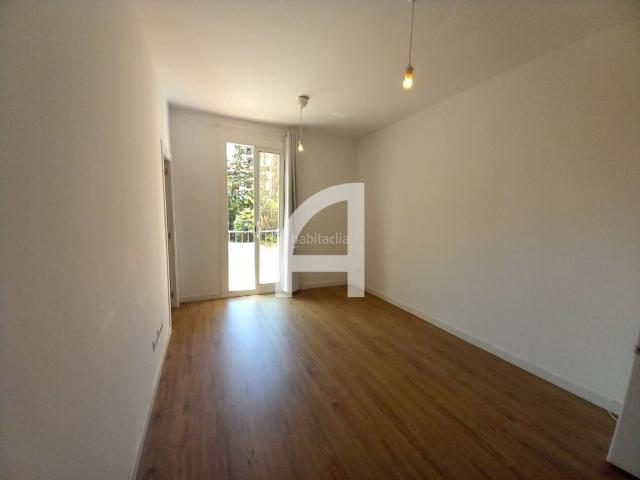 Piso en venta en Barcelona, El Clot. PISO SITUADO EN ZONA DE SANT MARTI EN FINCA SIN ASCENSOR. Pisos.