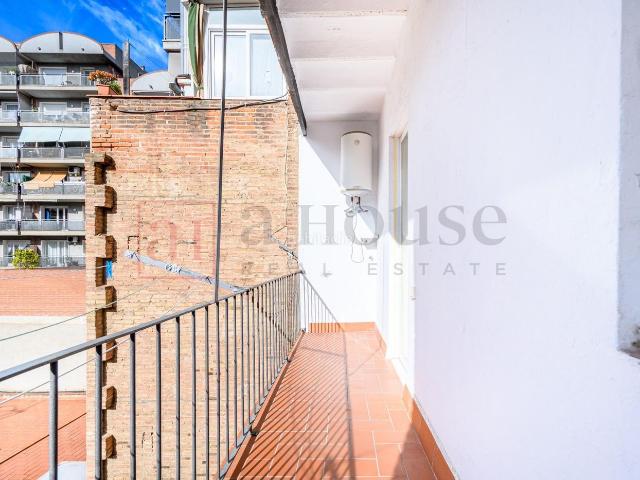 Piso en venta en Barcelona, El Clot. PISO REFORMADO EN EL CLOT. Pisos.