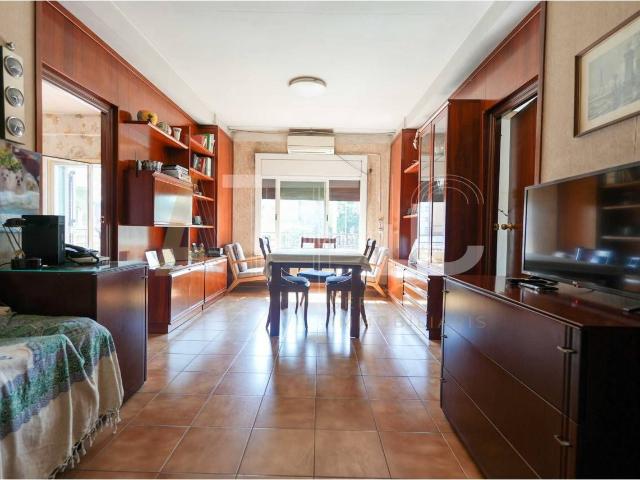 Piso en venta en Barcelona, El Parc i la Llacuna del Poblenou. PISO EN VENTA EN POBLENOU, 3 HABITACIONES CON BALCÓN Y ASCENSOR. Pisos.
