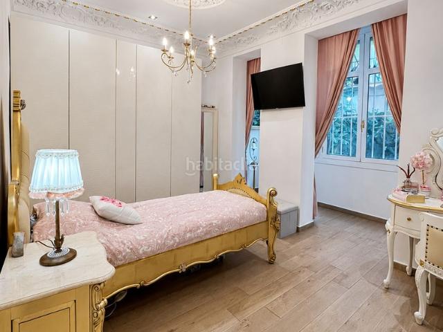 Piso en venta en Barcelona, El Poble Sec Parc de Montjuïc. Vivienda de diseño en finca modernista catalogada con terraza y balcón. Pisos.