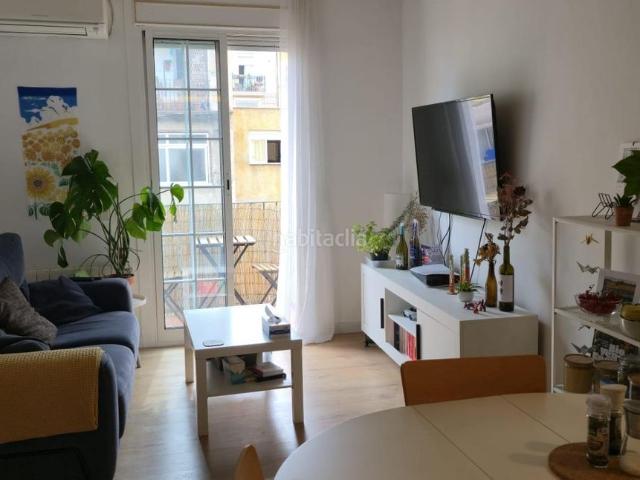 Piso en venta en Barcelona, El Poble Sec Parc de Montjuïc. Amplio y luminoso piso reformado en Poble Sec, Barcelona 298.000. Pisos.