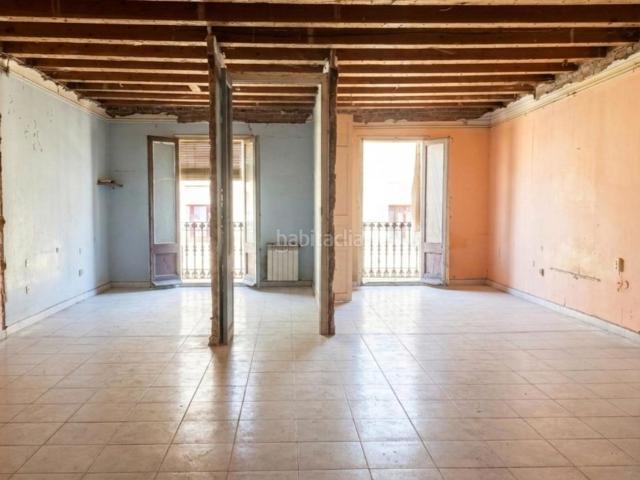 Piso en venta en Barcelona, El Poble Sec Parc de Montjuïc. Con mucha luz en Nou de la Rambla. Pisos.