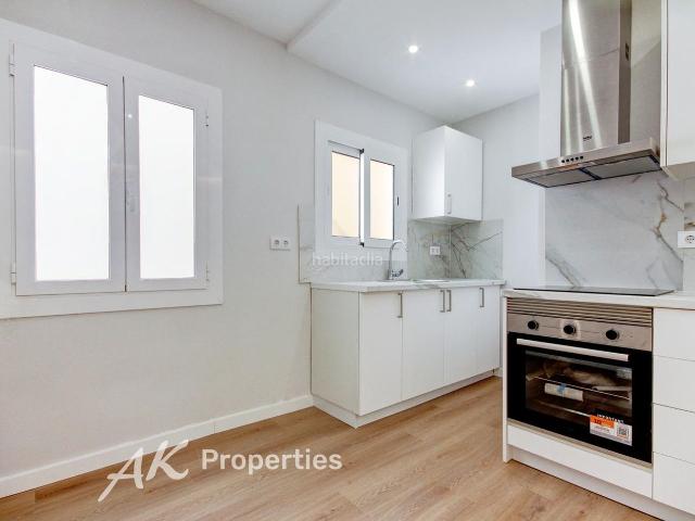 Piso en venta en Barcelona, El Poble Sec Parc de Montjuïc. Exclusivo piso totalmente reformado a estrenar en el centro de Barcelona. Pisos.