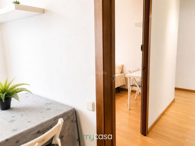 Piso en venta en Barcelona, El Poble Sec Parc de Montjuïc. ¡EXCLUSIVA MYCASA! LUMINOSIDAD, ASCENSOR Y UNA DISTRIBUCIÓN QUE ENAMORA. Pisos.