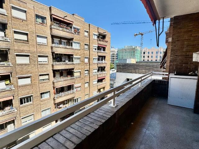 Piso en venta en Barcelona, El Poble Sec Parc de Montjuïc. EXTERIOR TODAS LAS ESTANCIAS Y SALIDA A UNA Terraza. Pisos.