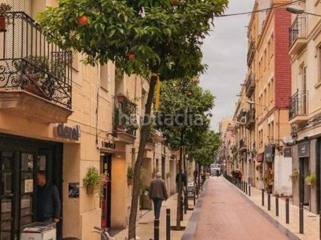 Piso en venta en Barcelona, El Poble Sec Parc de Montjuïc. Gran oportunidad de inversión en vivienda con múltiples posibilidades, ubicada en un edificio totalmente rehabilitado y con una pr. Pisos.