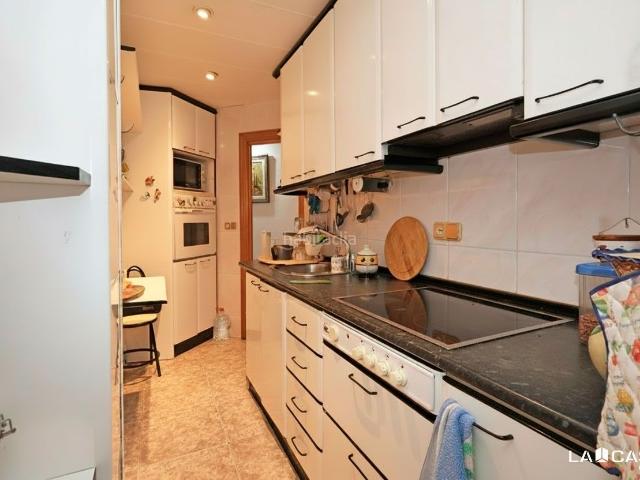 Piso en venta en Barcelona, El Poble Sec Parc de Montjuïc. ? ¡Gran oportunidad! Piso de 3 habitaciones con ascensor y mucha luz a un precio increíble ?. Pisos.
