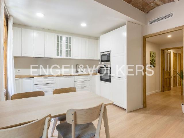 Piso en venta en Barcelona, El Poble Sec Parc de Montjuïc. Magnifico piso reformado en Poble Sec. Pisos.
