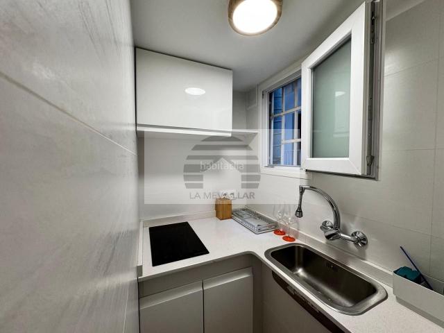 Piso en venta en Barcelona, El Poble Sec Parc de Montjuïc. OPORTUNIDAD DE INVERSIÓN !. Pisos.