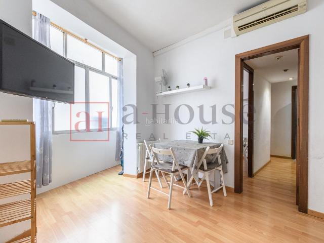 Piso en venta en Barcelona, El Poble Sec Parc de Montjuïc. PISO LUMINOSO, LISTO PARA ENTRAR A VIVIR EN EL POBLE SEC. Pisos.