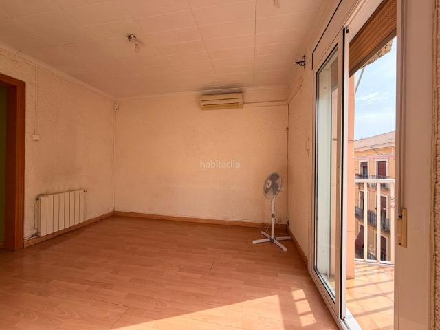 Piso en venta en Barcelona, El Poble Sec Parc de Montjuïc. PISO LLENO DE LUZ EN EL CORAZÓN DE POBLE SEC. Pisos.