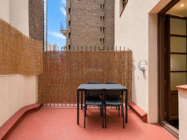 Piso en venta en Barcelona, El Poble Sec Parc de Montjuïc. PISO REFORMADO CON BALCÓN Y TERRAZA. Pisos.