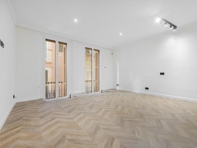 Piso en venta en Barcelona, El Raval