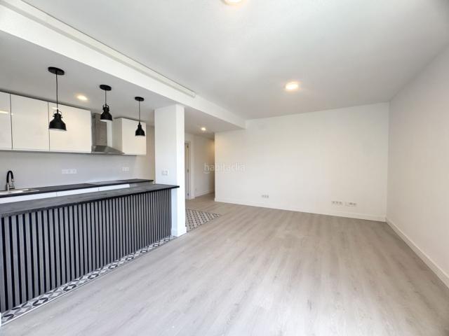 Piso en venta en Barcelona, Font de la Guatlla. PISO COMPLETAMENTE REFORMADO, CON VISTA AL MONTJUIC. Pisos.