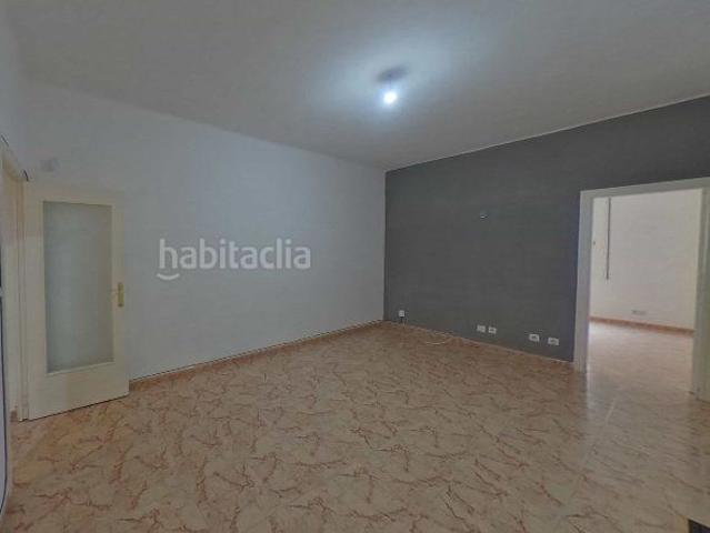 Piso en venta en Barcelona, Font de la Guatlla. Piso en venta en calle Sant Pauli de Nola. Pisos.