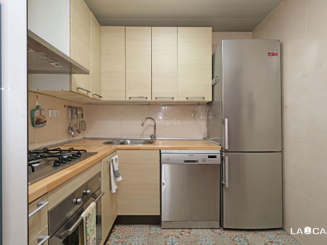 Piso en venta en Barcelona, Fort Pienc. Piso con balcón terraza en Fort Pienc Luminoso y con ascensor. Pisos.