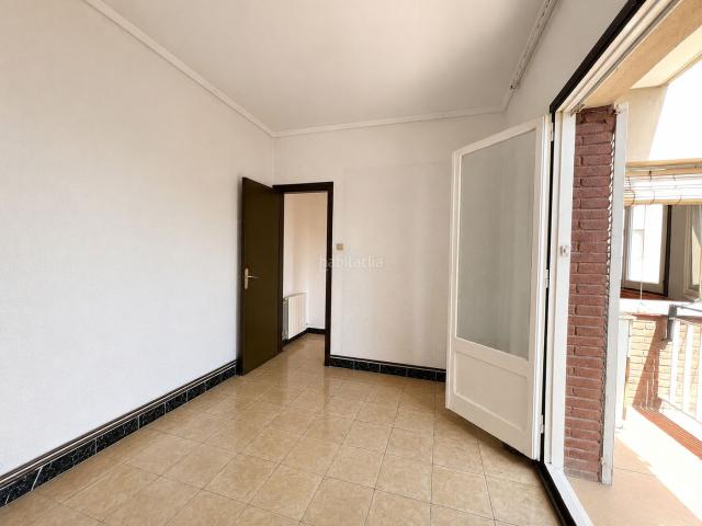 Piso en venta en Barcelona, Fort Pienc. Piso alto, luminoso y muy tranquilo con balcon. Pisos.